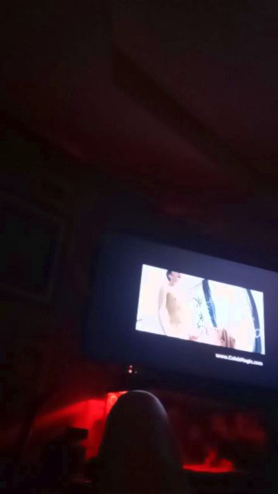 Rebekahdomme live from United States