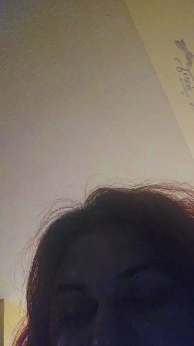 Resinlady89 live from Canada