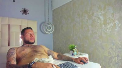 RomanCross_ live from Colombia