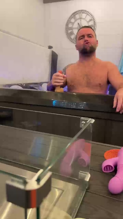 Royal_Asshole live from United Kingdom