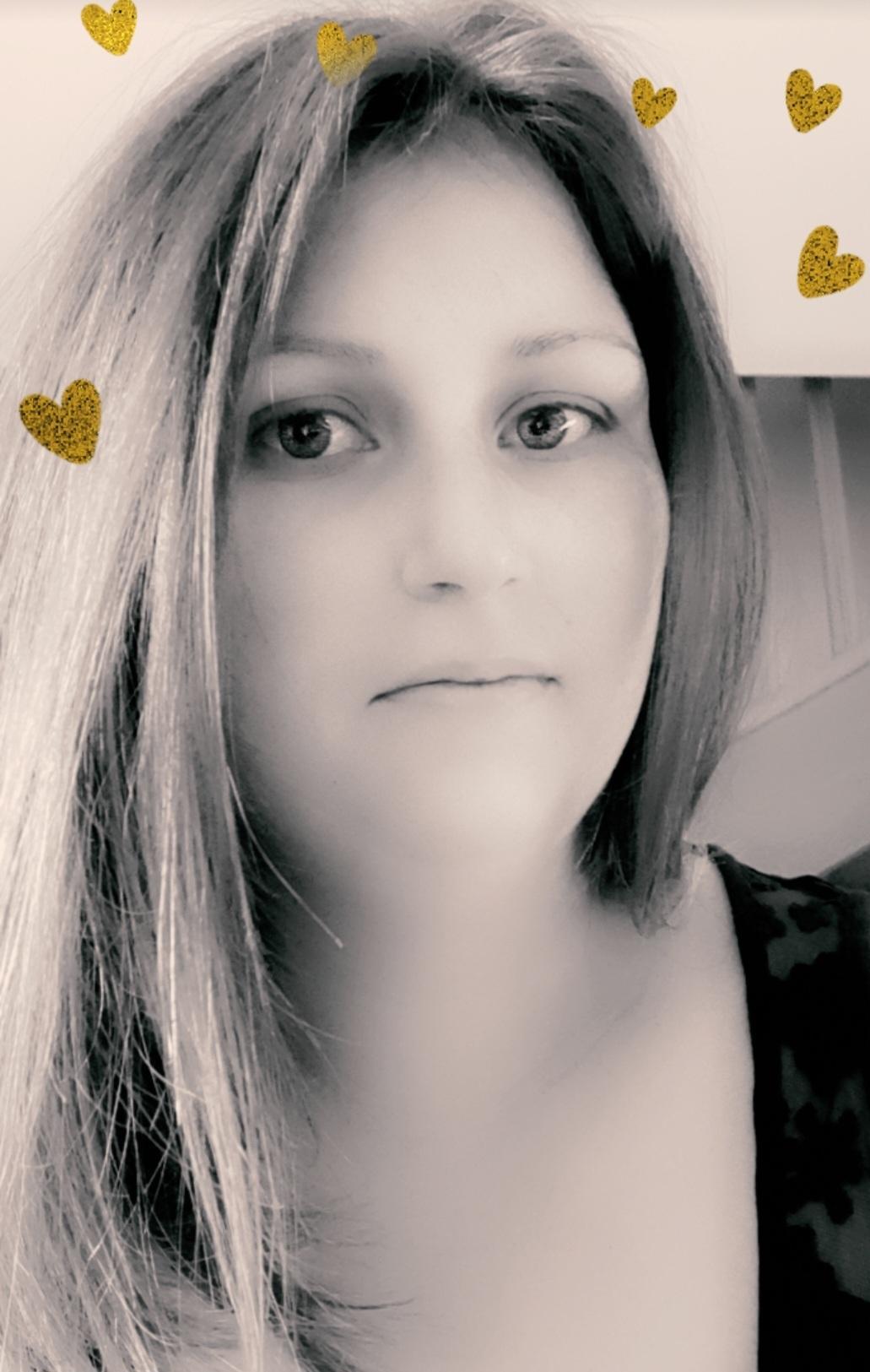 Sexycurvy877 live from France