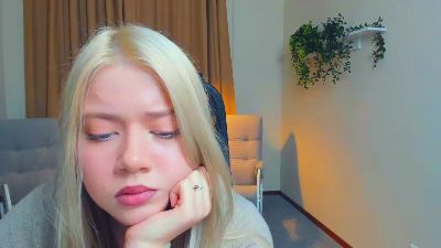 ShakiaBurkes live from United States