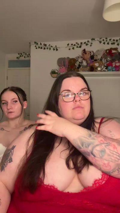 Sluttylesbians_ live from United Kingdom