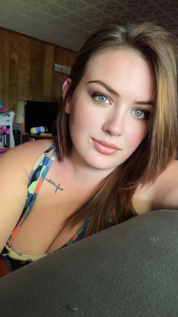 Tessbaby27 live from United States