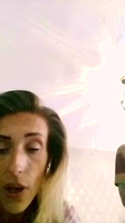 Xxhot_lipzxX live from United Kingdom
