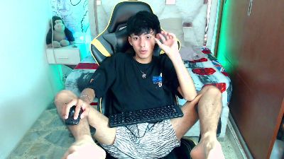 Yiisu_1 live from United States
