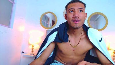 adriel_risitos live from United States