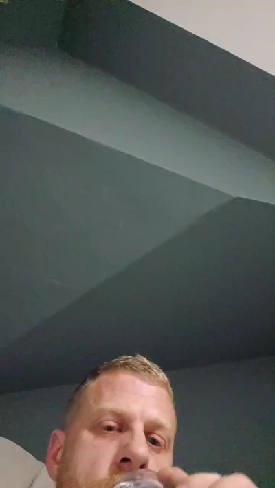 azzad86 live from United Kingdom