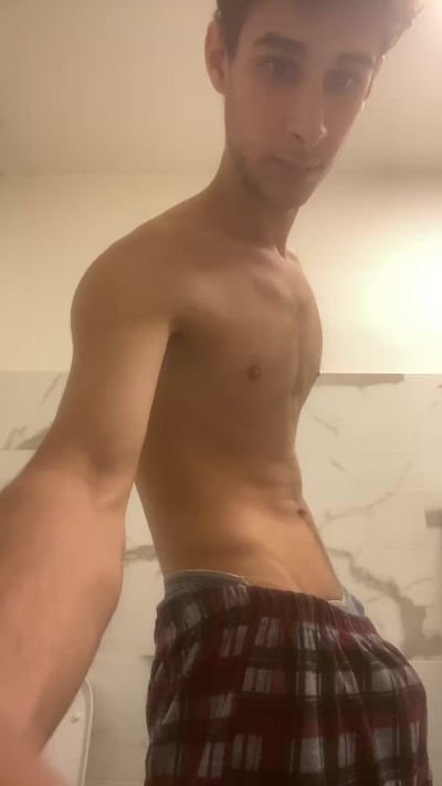 broski28 live from Italy