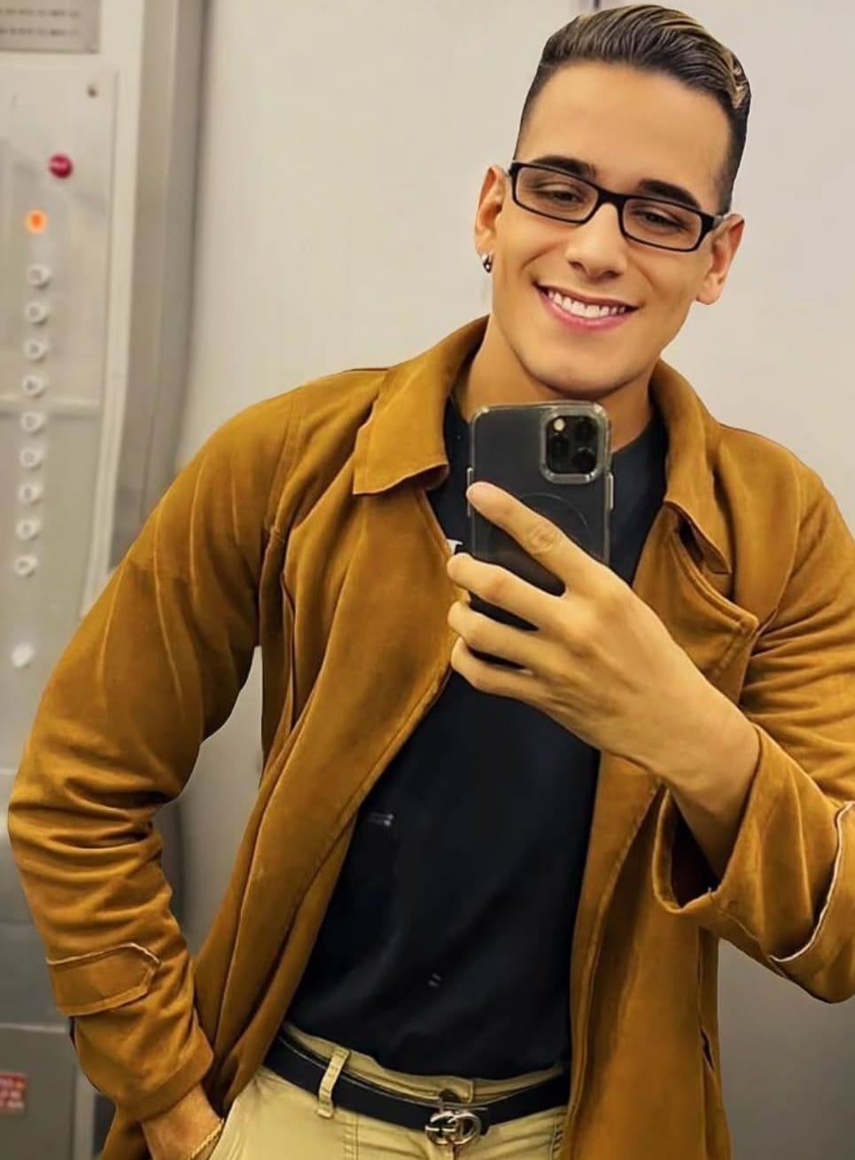 dominic_anasis live from Colombia