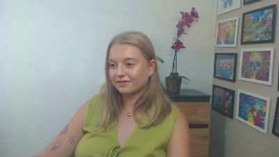 erica_forever live from United Kingdom