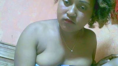 hollyhhot live from Madagascar
