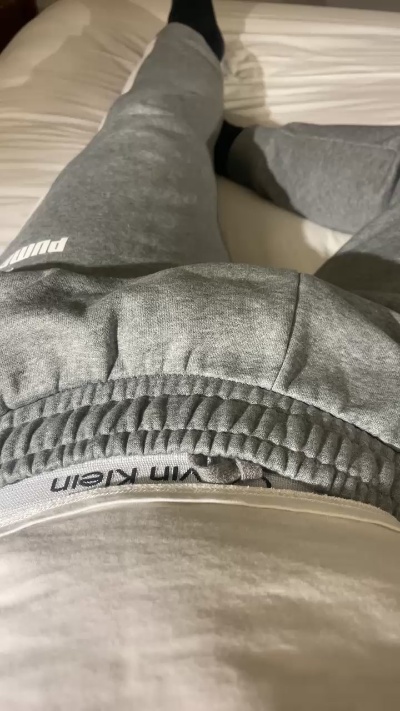 hotsocks921 live from United Kingdom