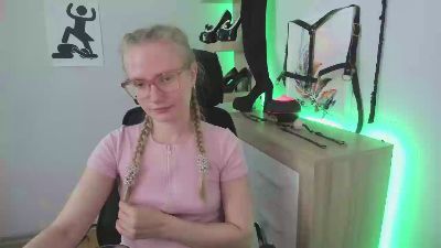 hottieNancy live from United Kingdom