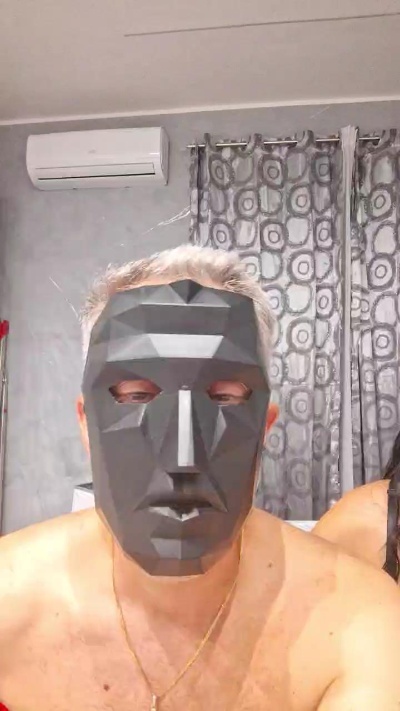 ken859 live from Italy