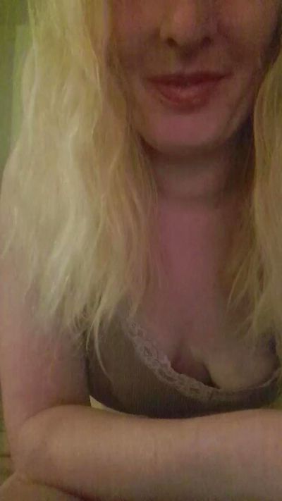 lablonde8 live from France