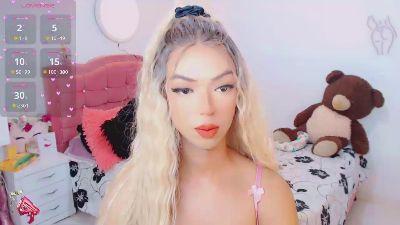 lauracollingsss live from Colombia