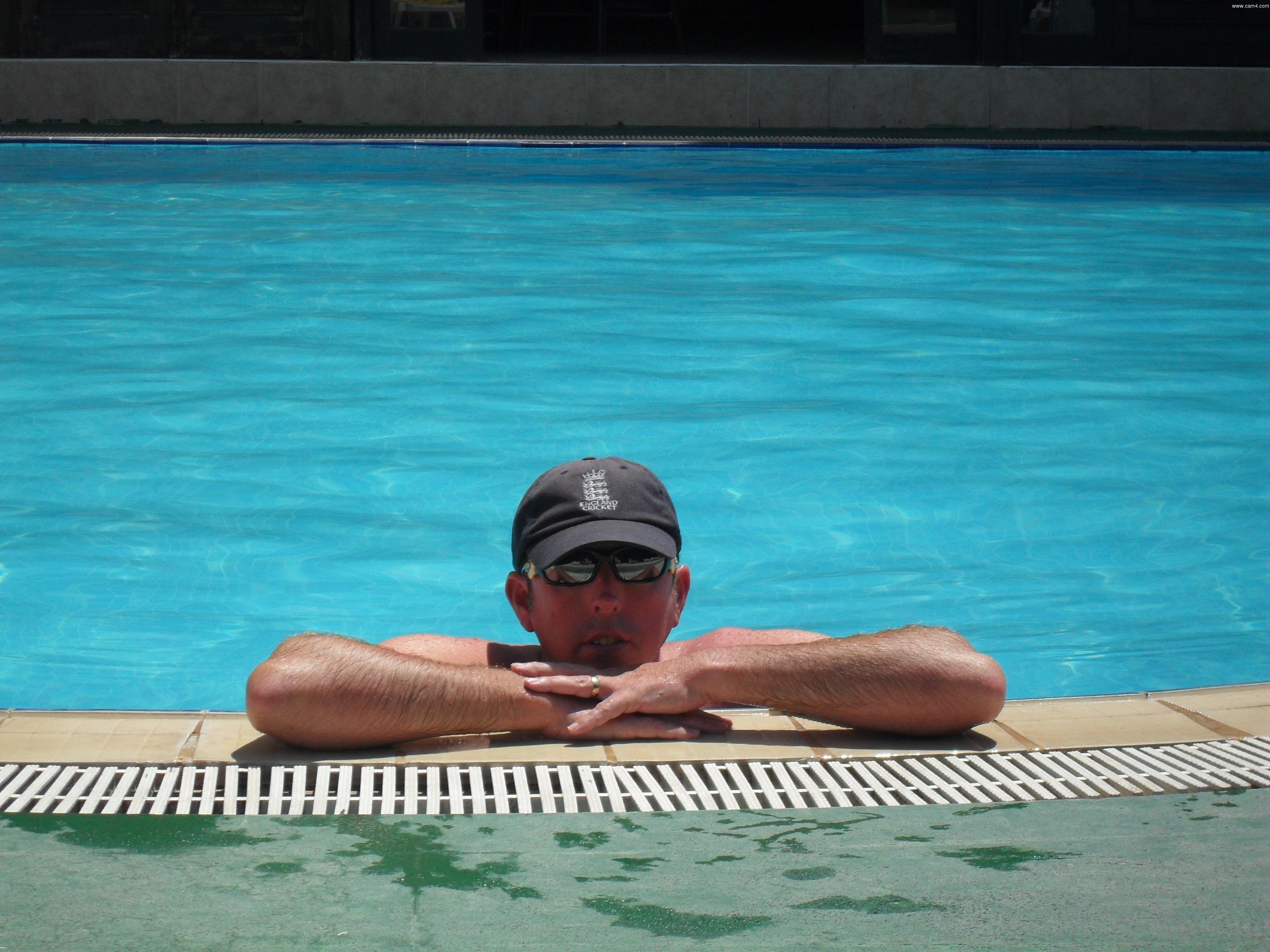 poolshark162 live from United Kingdom