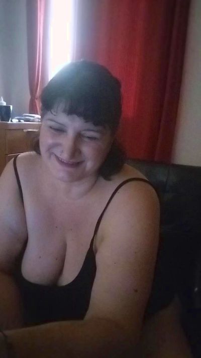 rosita42 live from Spain