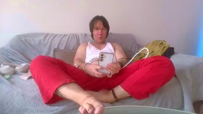 slaveusem live from United Kingdom