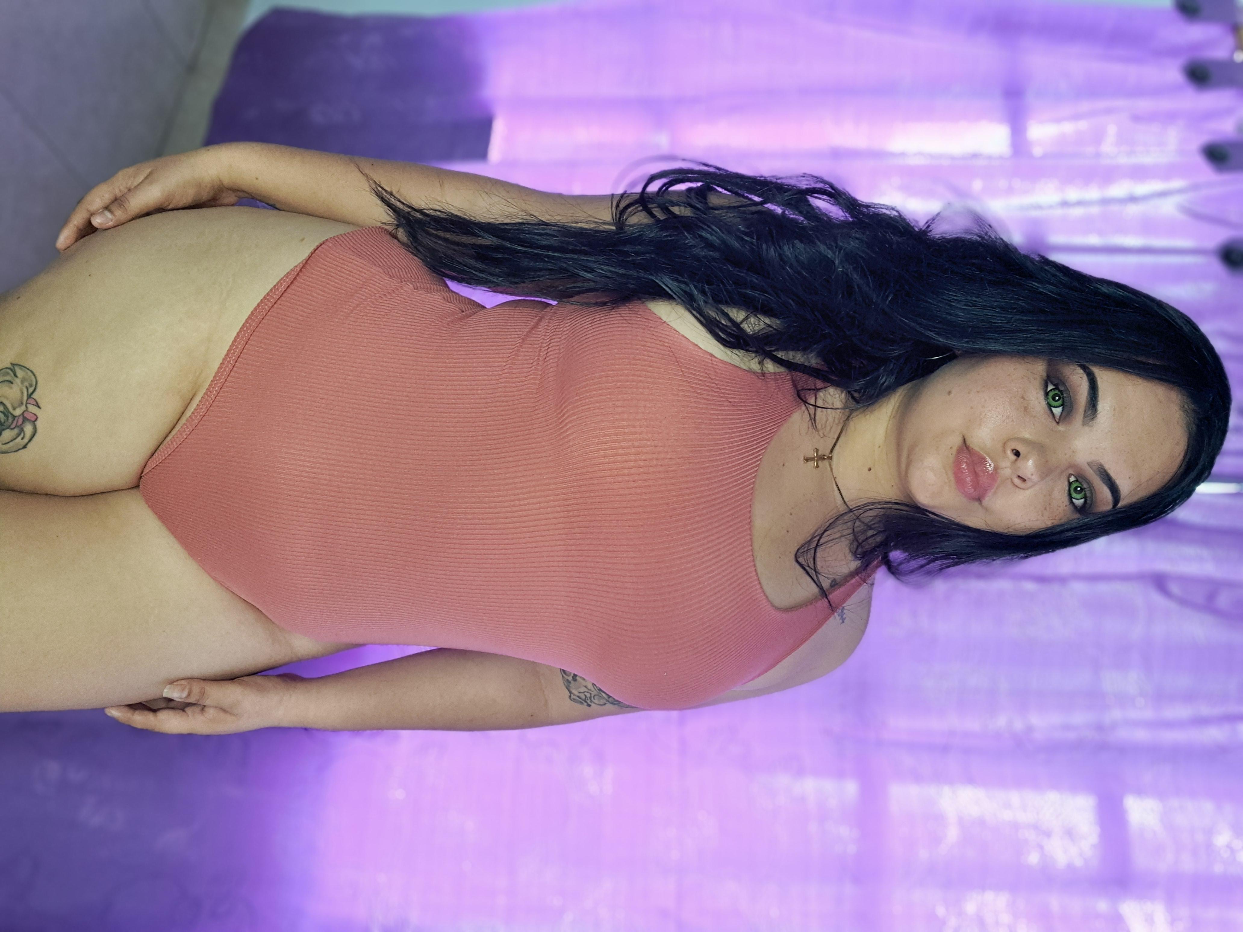 tessayleo live from Colombia